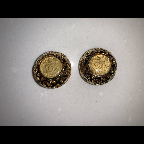 Vintage Chanel clip-on earrings - Picture 4 of 5